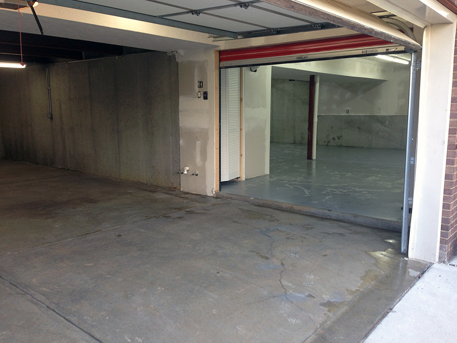 Garage 2 niveaux avec une voiture Unogiochi modèle City Garage 701